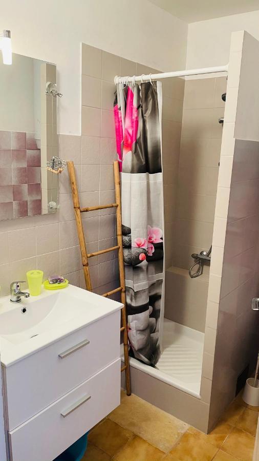 Appartement rue piétonne Breil sur Roya Extérieur photo